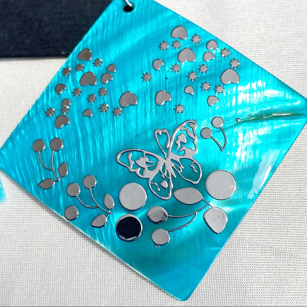 Real shell foundation colored blue with cute embellishments.  Earwire